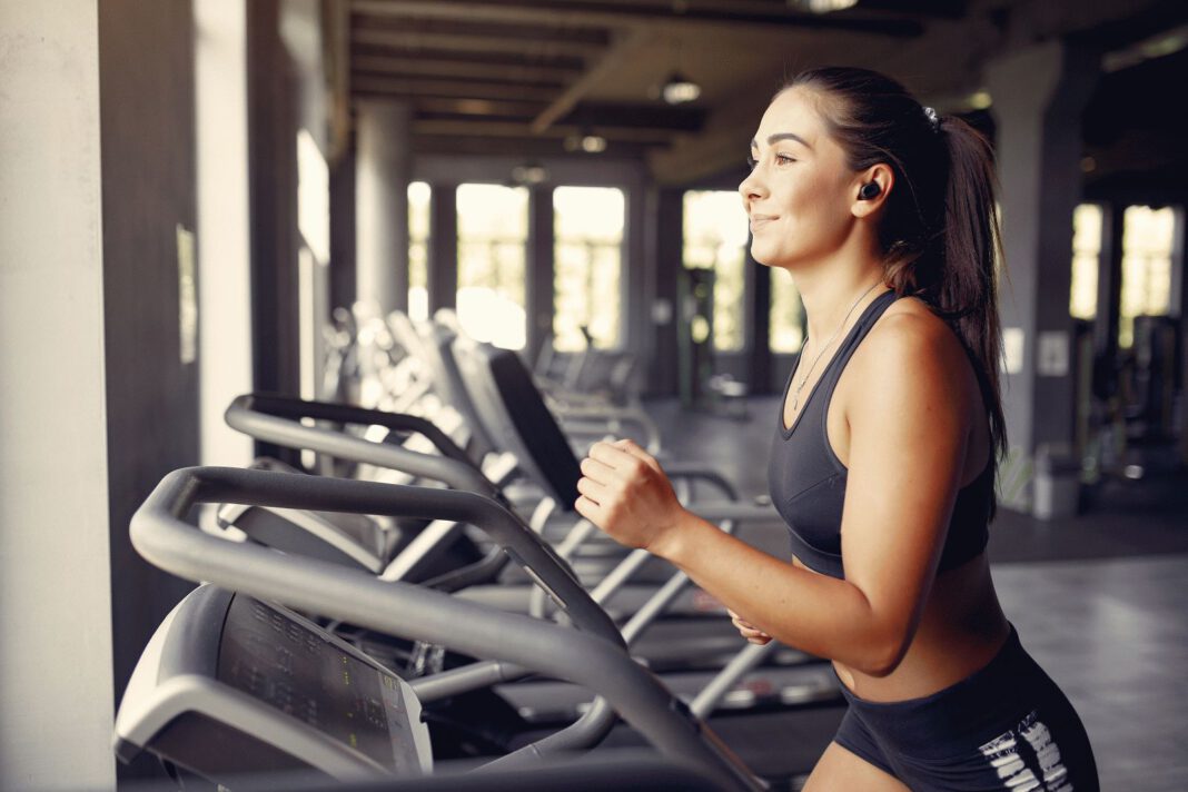 Sports brunette in a sportswear training in a gym